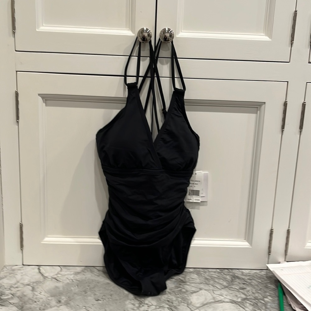 Brand new with tag LA BLANCA baiting suite